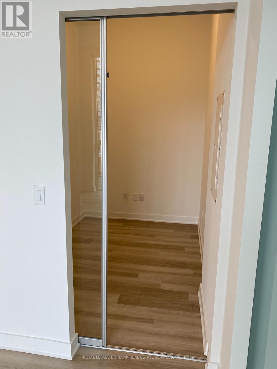 401 - 2007 James Street, Burlington, Ontario  L7R 0G7 - Photo 13 - W12715114