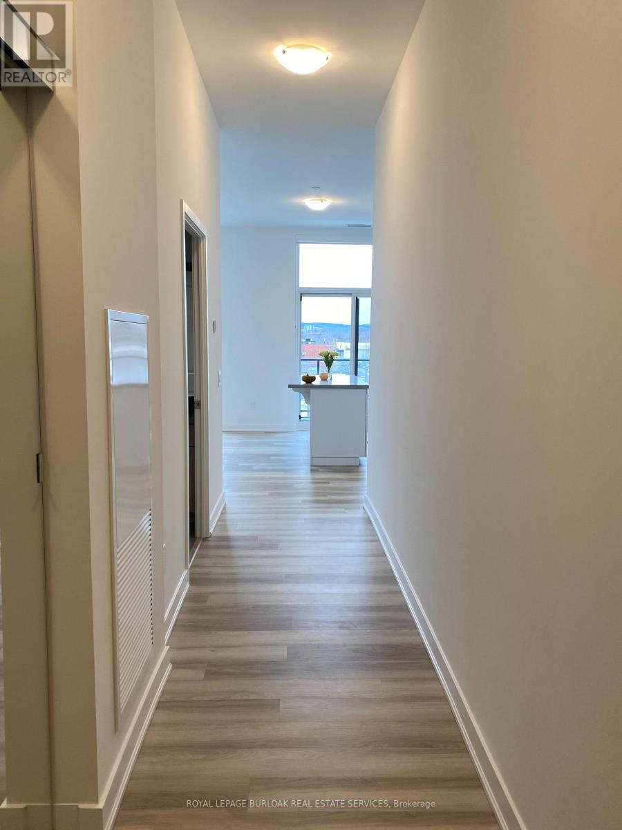 401 - 2007 James Street, Burlington, Ontario  L7R 0G7 - Photo 3 - W12715114