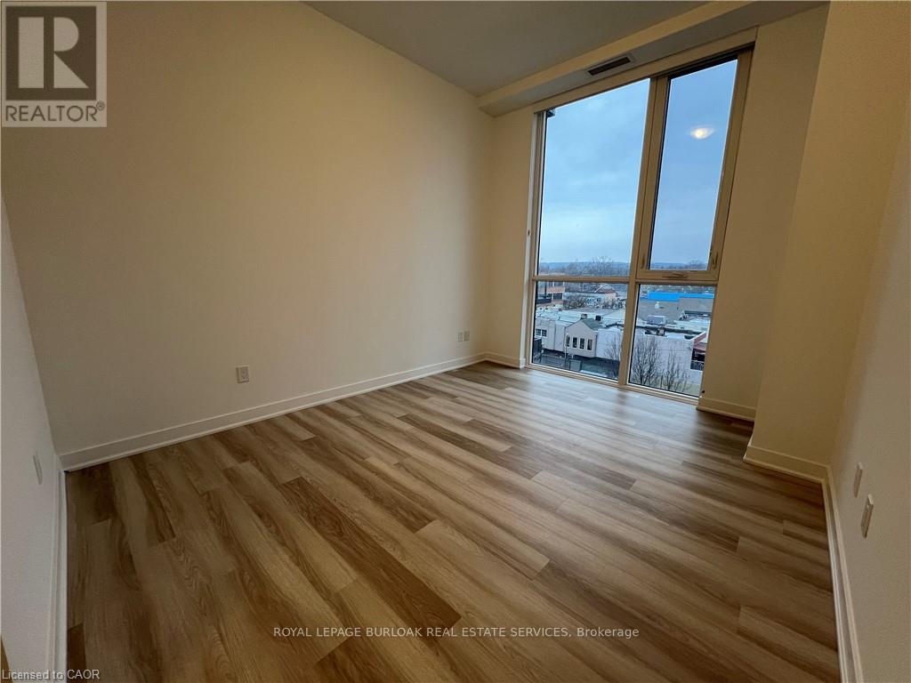 401 - 2007 James Street, Burlington, Ontario  L7R 0G7 - Photo 9 - W12715114