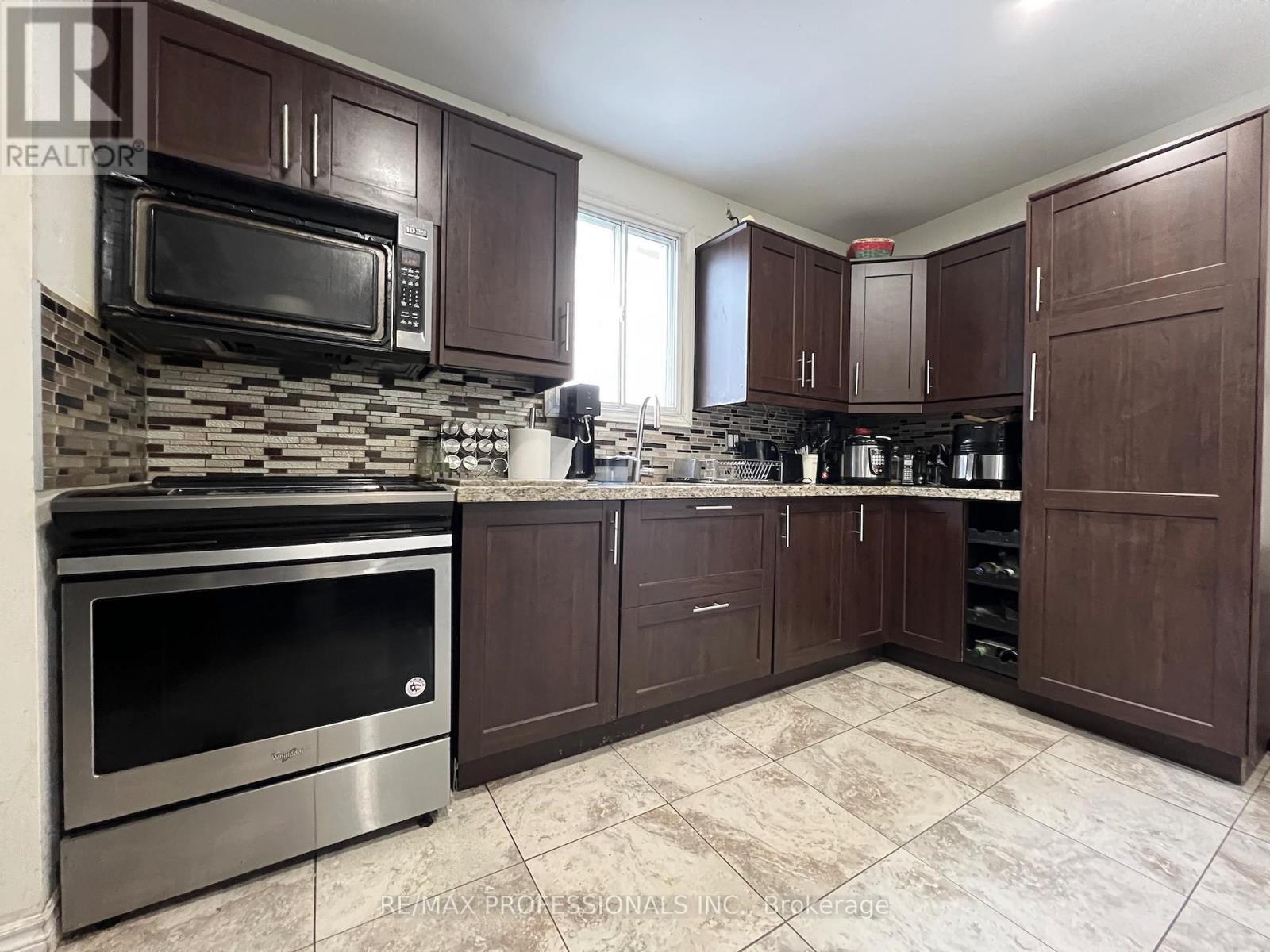 4 Locust Street, Toronto, Ontario  M6M 4N2 - Photo 10 - W12715142