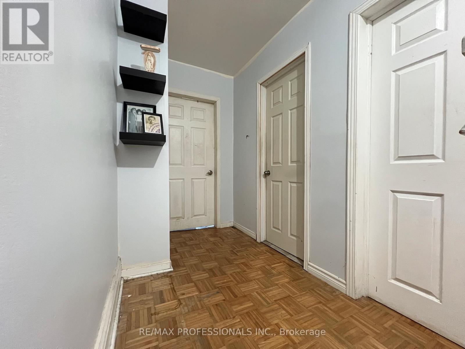 4 Locust Street, Toronto, Ontario  M6M 4N2 - Photo 15 - W12715142