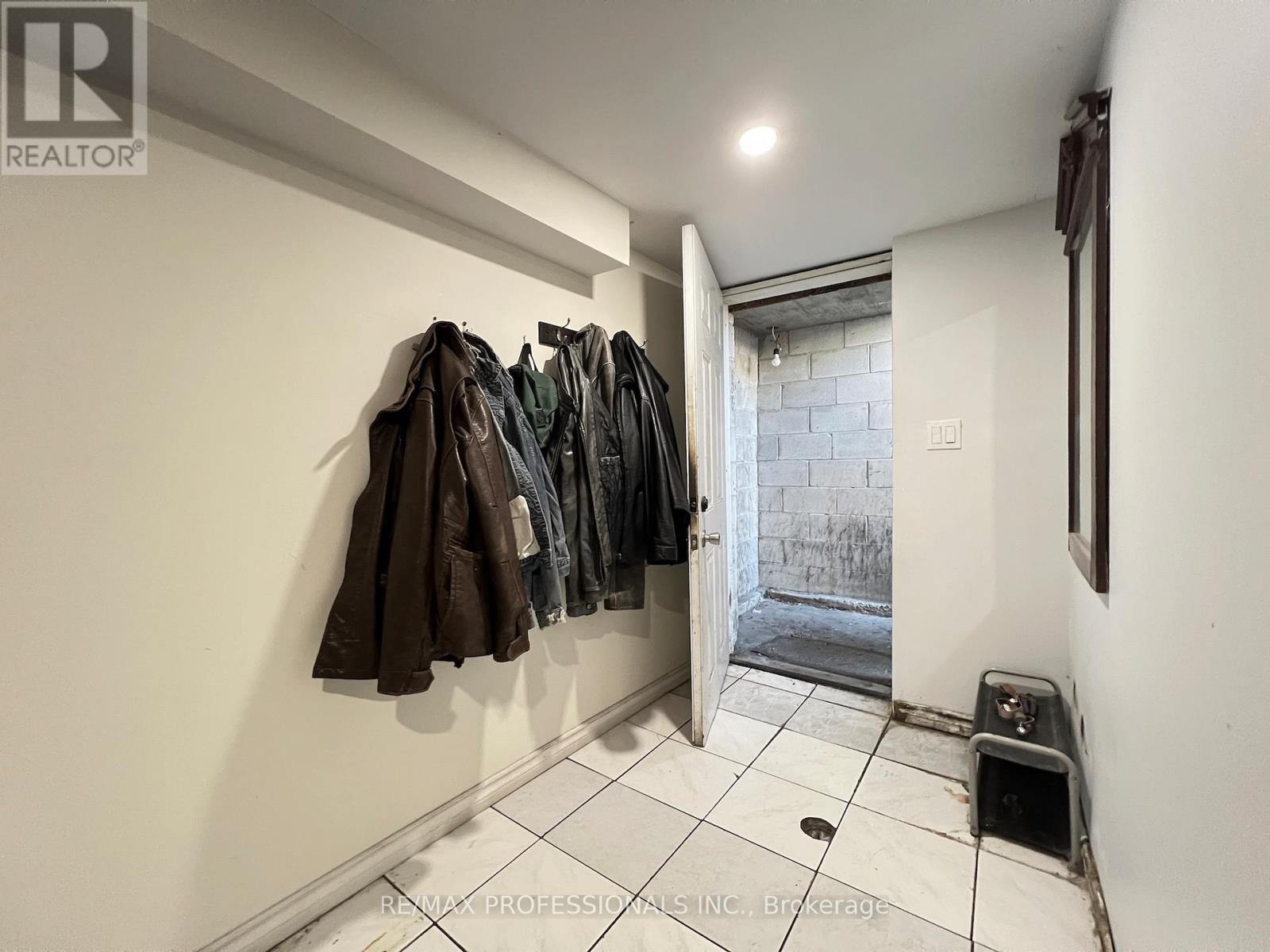 4 Locust Street, Toronto, Ontario  M6M 4N2 - Photo 25 - W12715142