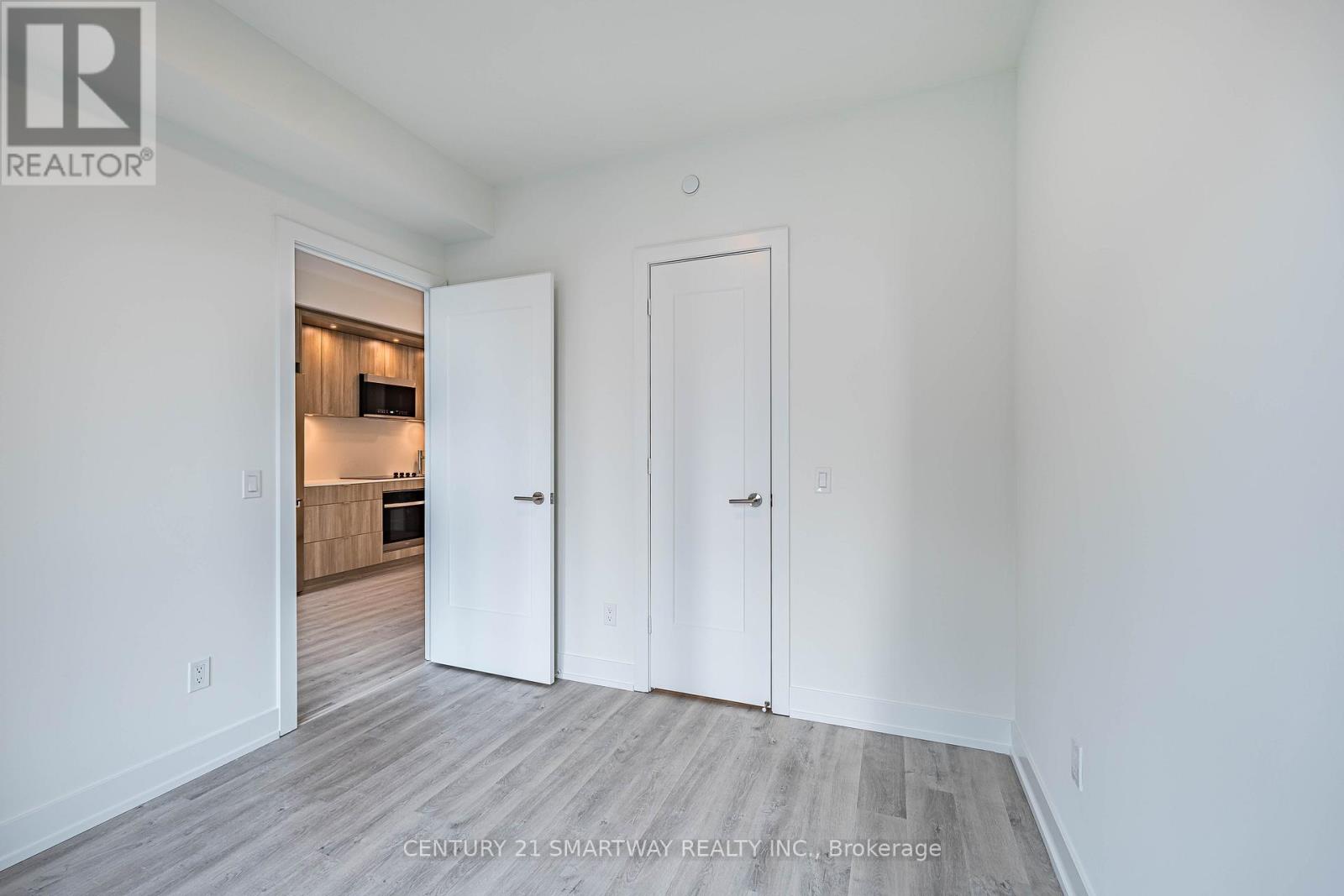 1105 - 60 Central Park Roadway, Toronto, Ontario  M9A 0E6 - Photo 19 - W12646278