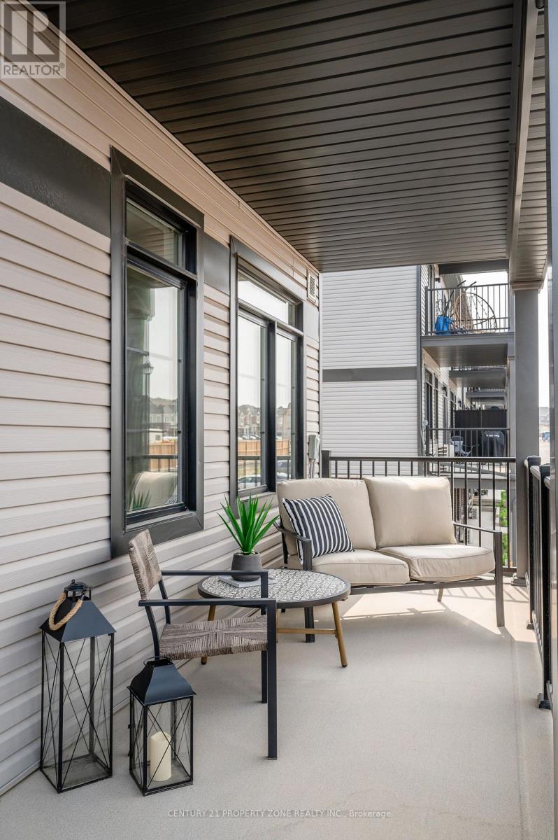 164 Oat Lane, Kitchener, Ontario  N2R 1R7 - Photo 8 - X12715112