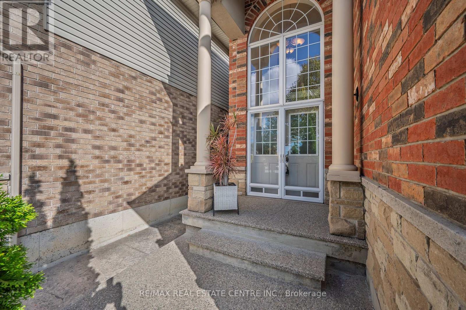 733 Stone Church Road E, Hamilton, Ontario  L8W 1A9 - Photo 3 - X12715118