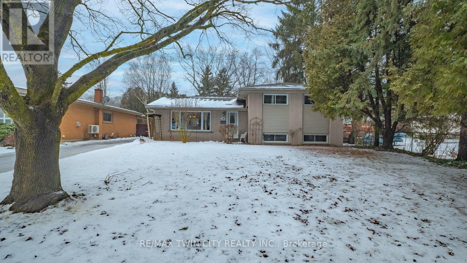 58 Kinnard Road, Brantford, Ontario  N3T 1P9 - Photo 2 - X12715126