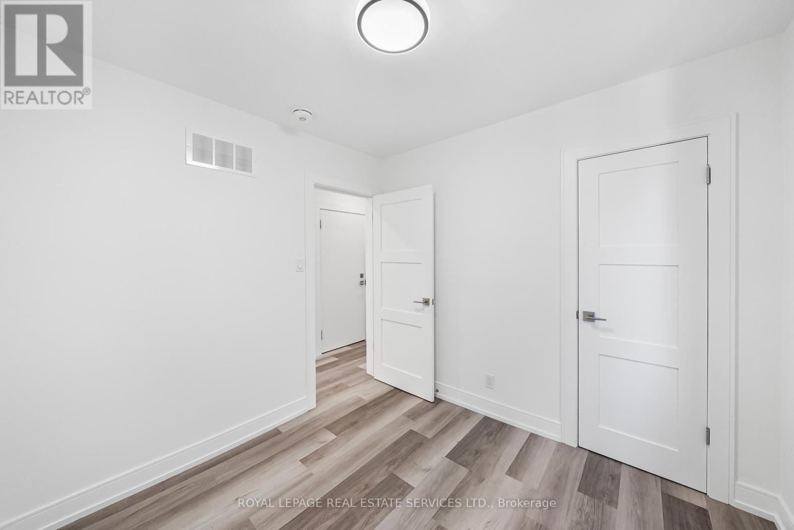 50 Arcadian Circle, Toronto, Ontario  M8W 2Y9 - Photo 14 - W12701580