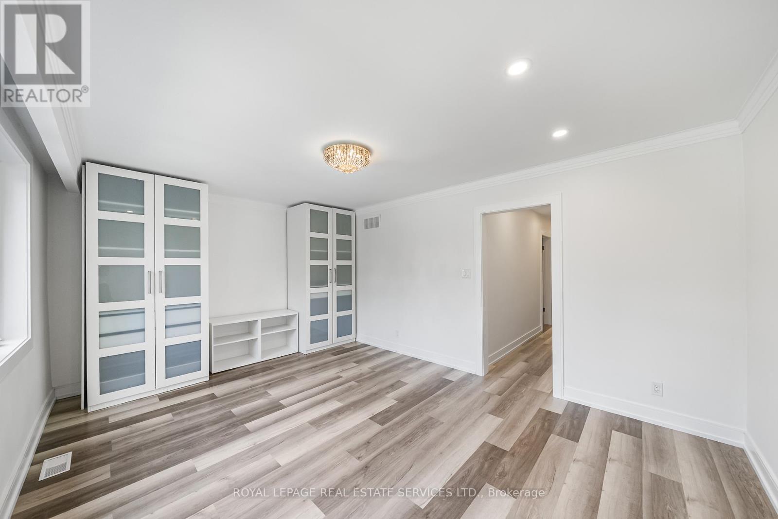 50 Arcadian Circle, Toronto, Ontario  M8W 2Y9 - Photo 10 - W12701580