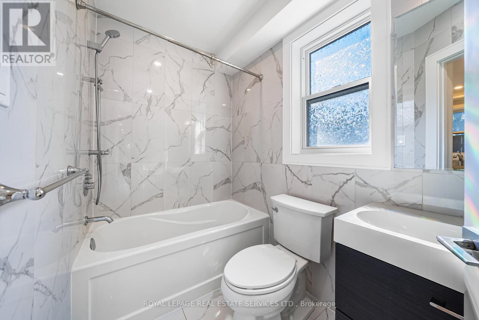 50 Arcadian Circle, Toronto, Ontario  M8W 2Y9 - Photo 15 - W12701580