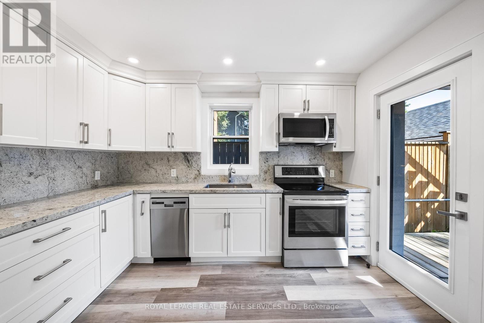 50 Arcadian Circle, Toronto, Ontario  M8W 2Y9 - Photo 7 - W12701580