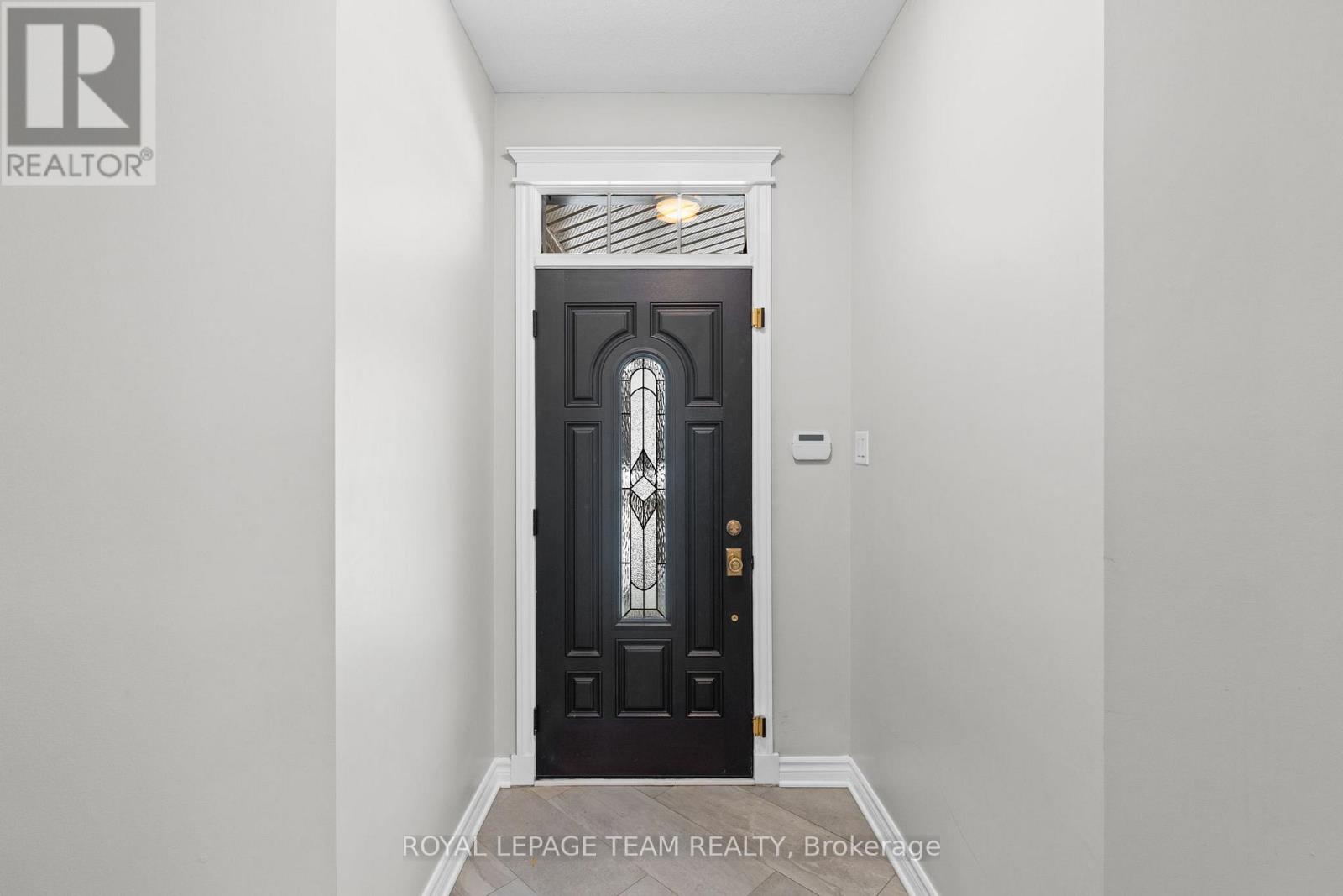 801 Bowercrest Crescent, Ottawa, Ontario  K1V 2K3 - Photo 4 - X12715192