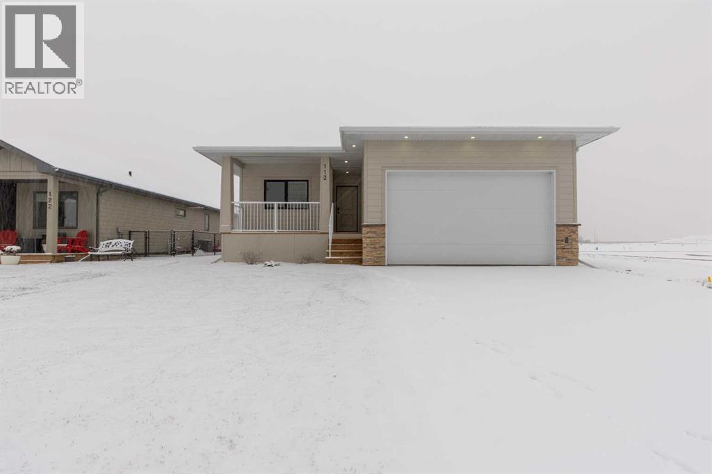 112 E 300 S, Raymond, Alberta  T0K 2S0 - Photo 2 - A2272560