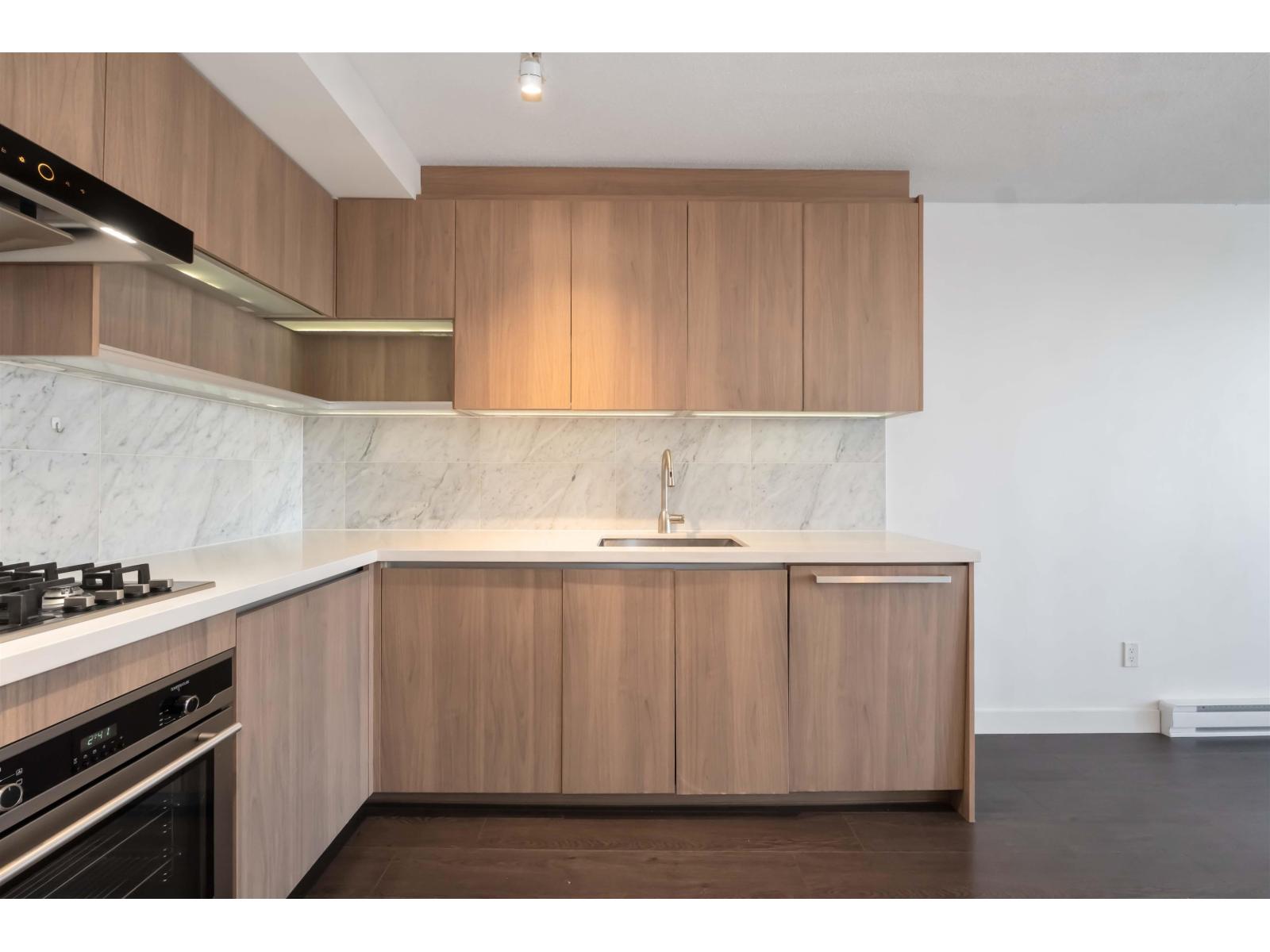 3301 13750 100 Avenue, Surrey, British Columbia  V3T 0L3 - Photo 3 - R3081529