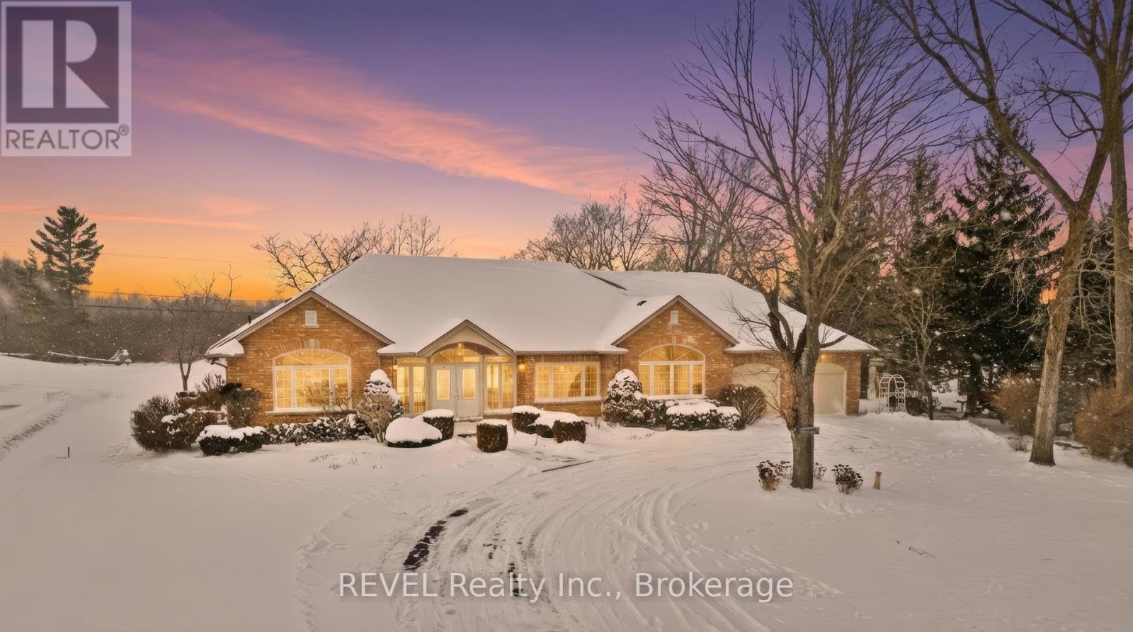 2765 Niagara Parkway, Fort Erie (Black Creek), Ontario  L2A 5M4 - Photo 1 - X12715232