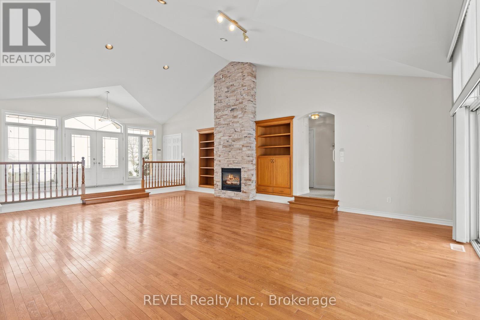 2765 Niagara Parkway, Fort Erie (Black Creek), Ontario  L2A 5M4 - Photo 10 - X12715232