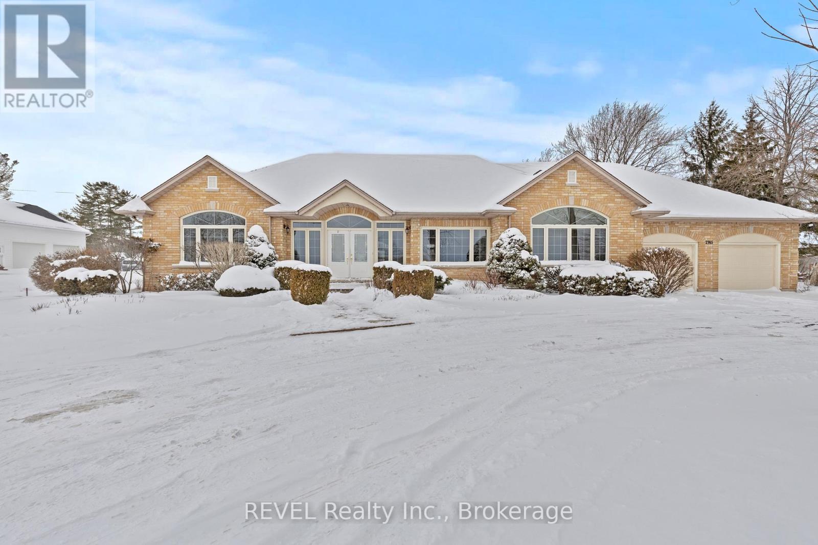 2765 Niagara Parkway, Fort Erie (Black Creek), Ontario  L2A 5M4 - Photo 2 - X12715232