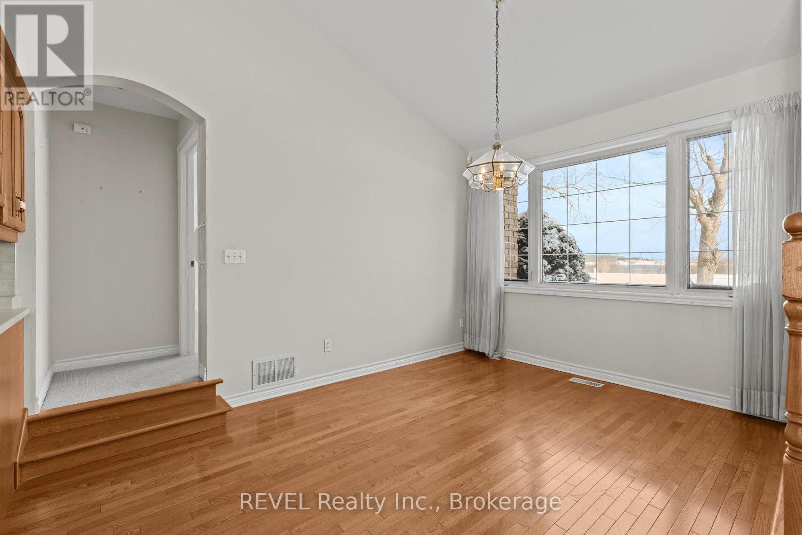 2765 Niagara Parkway, Fort Erie (Black Creek), Ontario  L2A 5M4 - Photo 21 - X12715232