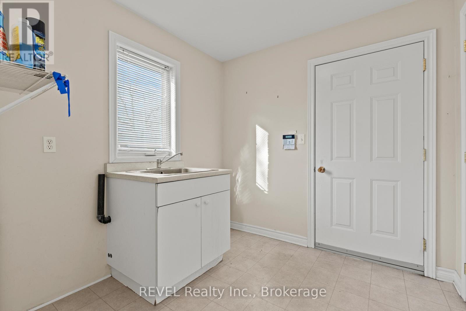 2765 Niagara Parkway, Fort Erie (Black Creek), Ontario  L2A 5M4 - Photo 30 - X12715232