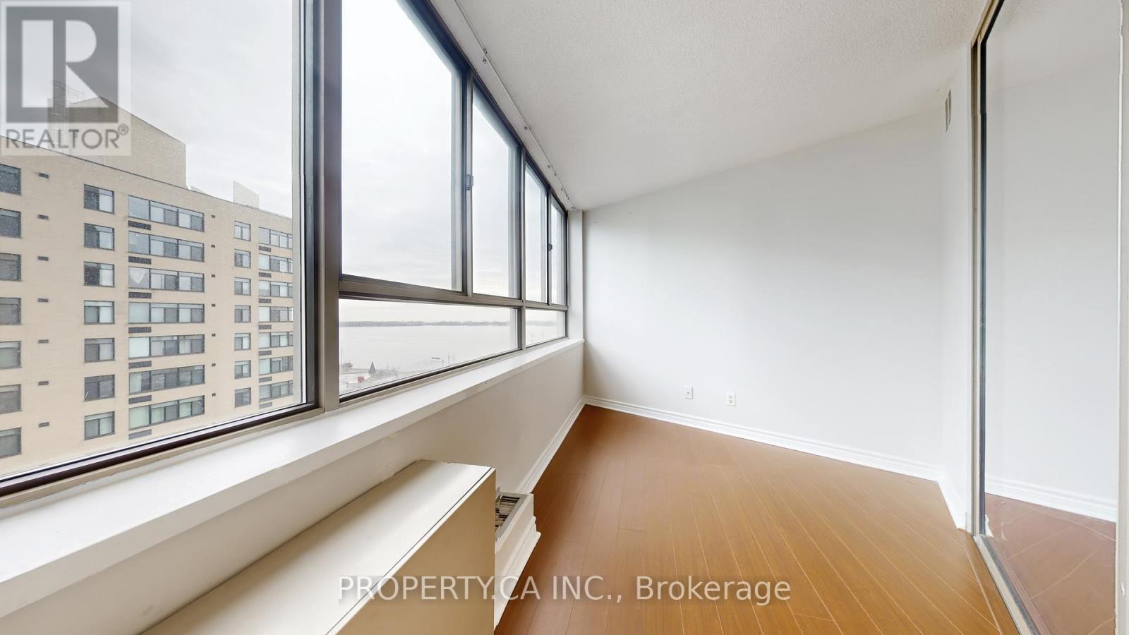 1606 - 260 Queens Quay W, Toronto, Ontario  M5J 2N3 - Photo 17 - C12715186