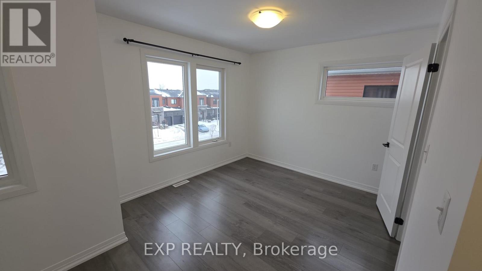 111 Fairlane Avenue, Barrie, Ontario  L9J 0M5 - Photo 12 - S12642312