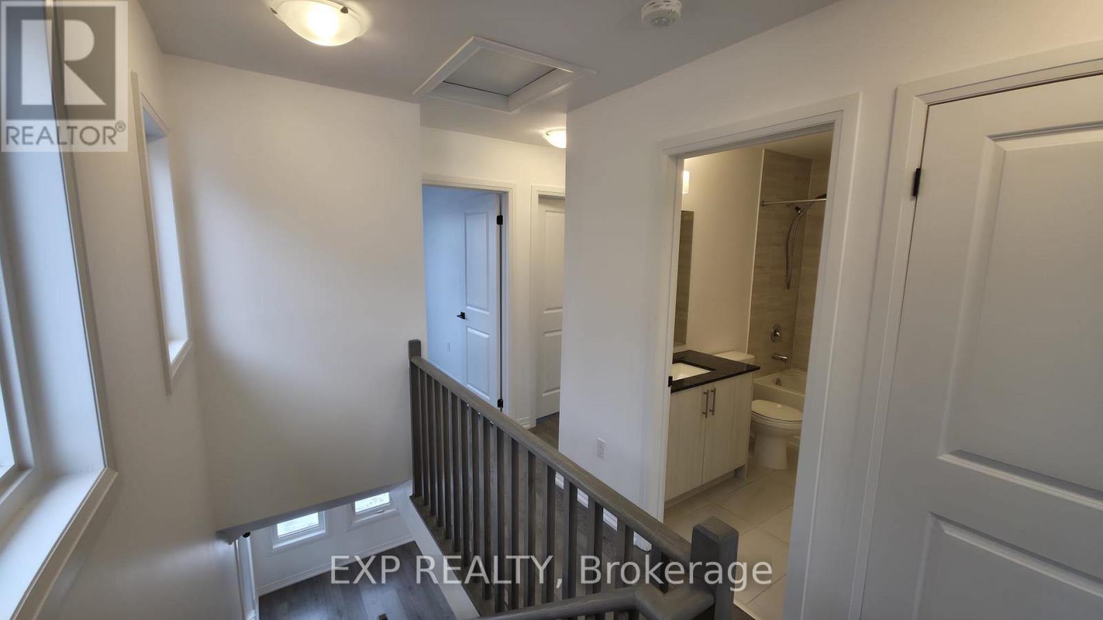 111 Fairlane Avenue, Barrie, Ontario  L9J 0M5 - Photo 10 - S12642312