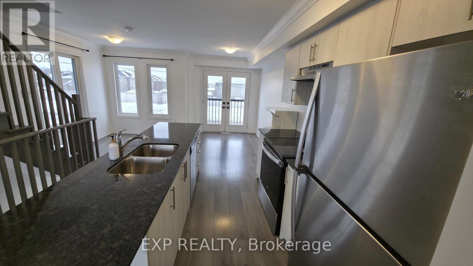 111 Fairlane Avenue, Barrie, Ontario  L9J 0M5 - Photo 6 - S12642312