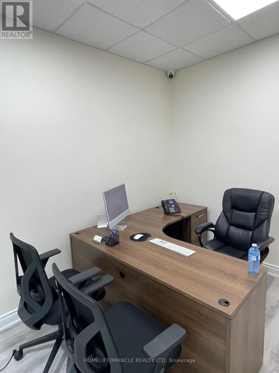 131 - 1065 Canadian Place, Mississauga, Ontario  L4W 0C2 - Photo 5 - W12410578