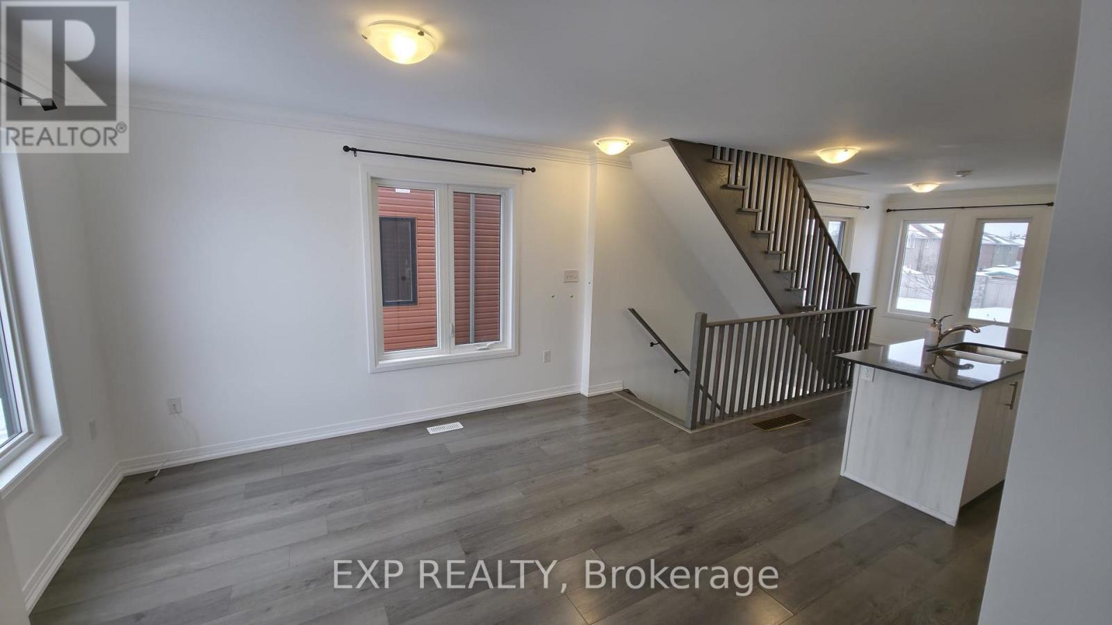 111 Fairlane Avenue, Barrie, Ontario  L9J 0M5 - Photo 8 - S12642312