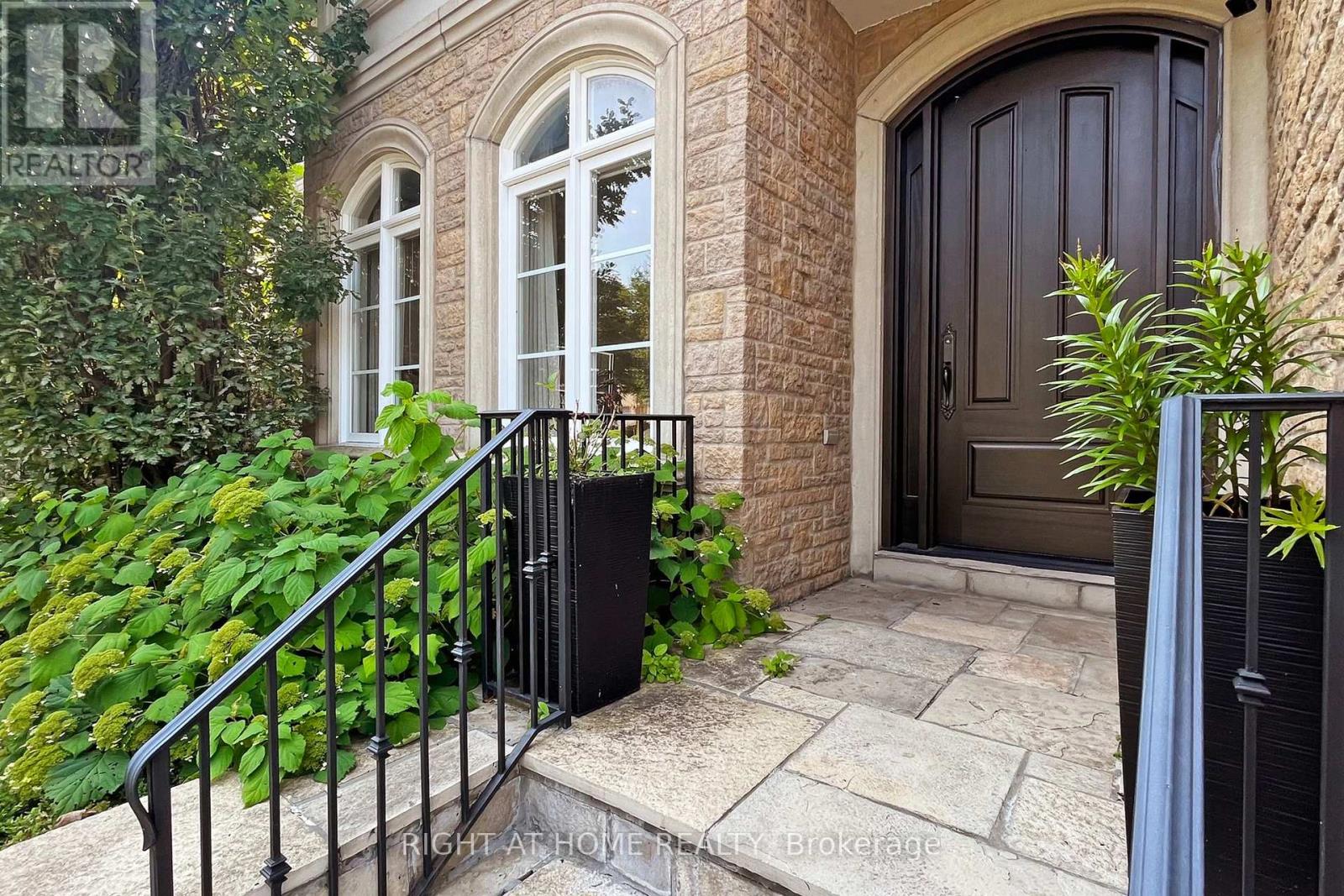 88 Langtry Place, Vaughan, Ontario  L4J 8L6 - Photo 3 - N12715178