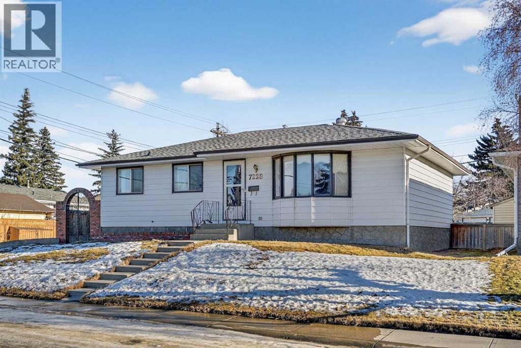 7228 Huntridge Hill Ne, Calgary, Alberta  T2K 4A5 - Photo 2 - A2279509