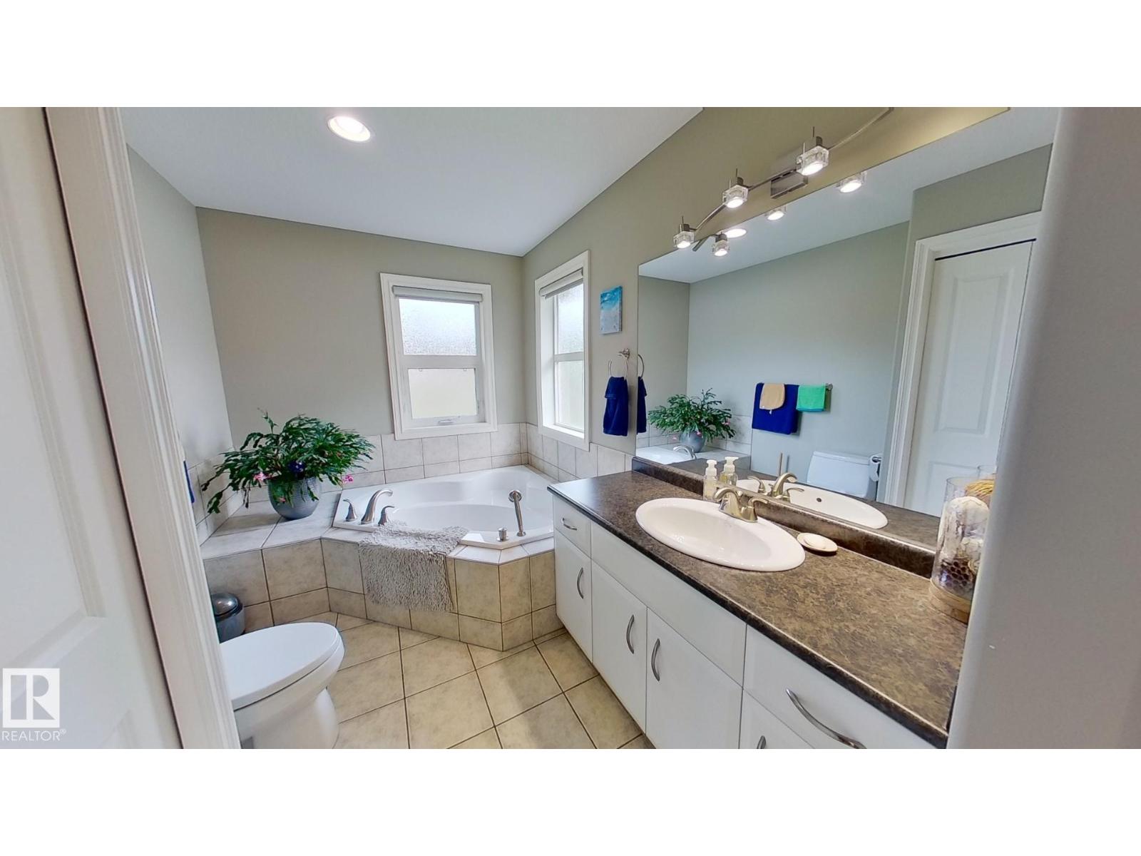 928 Thompson Pl Nw, Edmonton, Alberta  T6R 3K4 - Photo 10 - E4470587