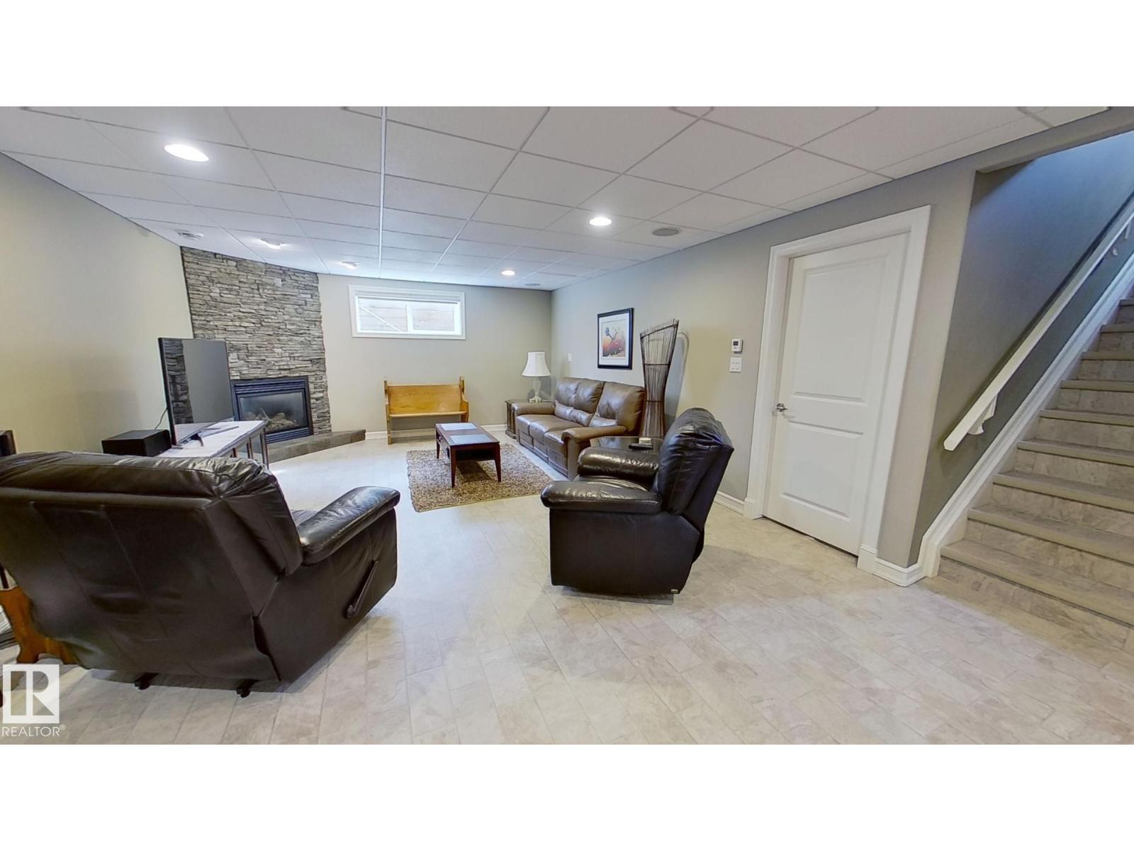 928 Thompson Pl Nw, Edmonton, Alberta  T6R 3K4 - Photo 14 - E4470587