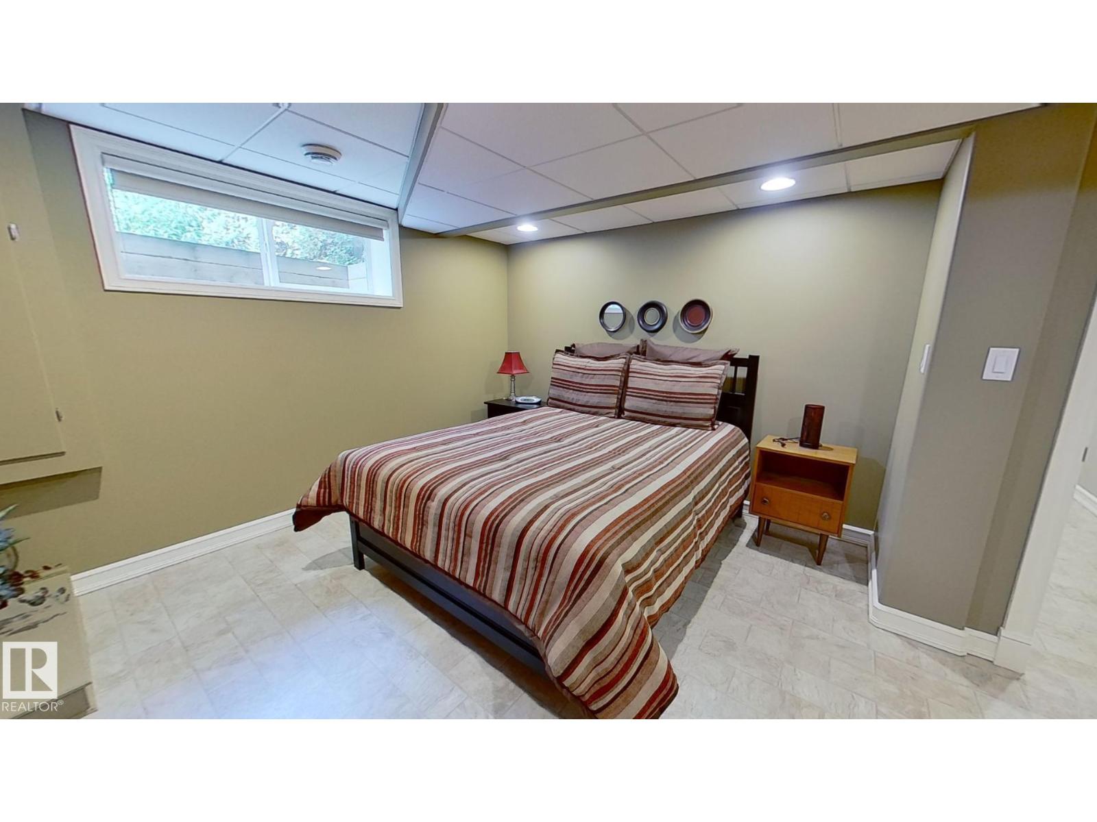 928 Thompson Pl Nw, Edmonton, Alberta  T6R 3K4 - Photo 18 - E4470587