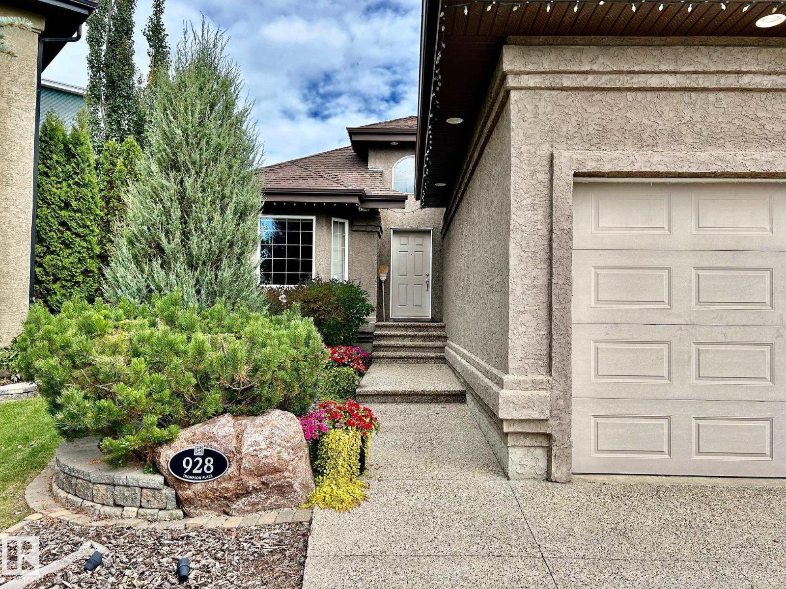 928 Thompson Pl Nw, Edmonton, Alberta  T6R 3K4 - Photo 2 - E4470587