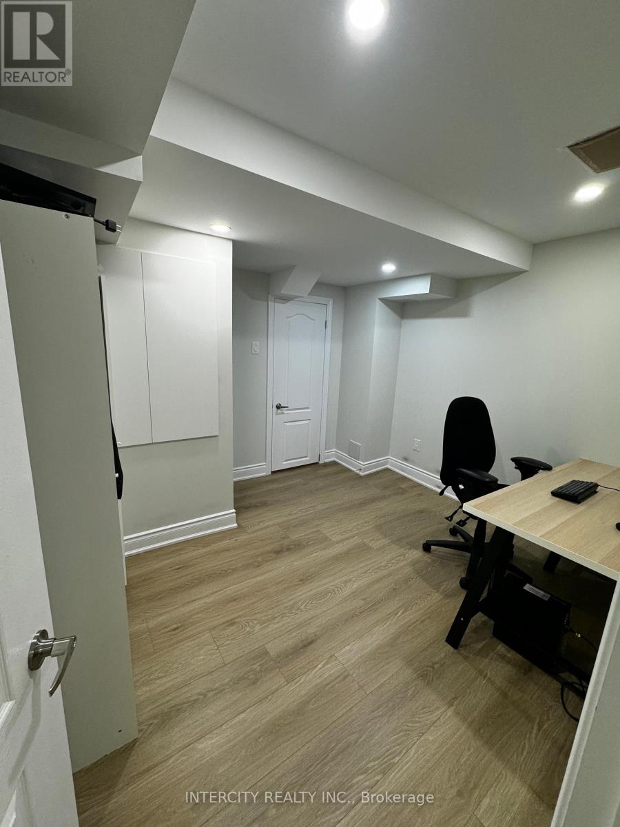 26 Block Road, Brampton, Ontario  L7A 5B2 - Photo 11 - W12715184