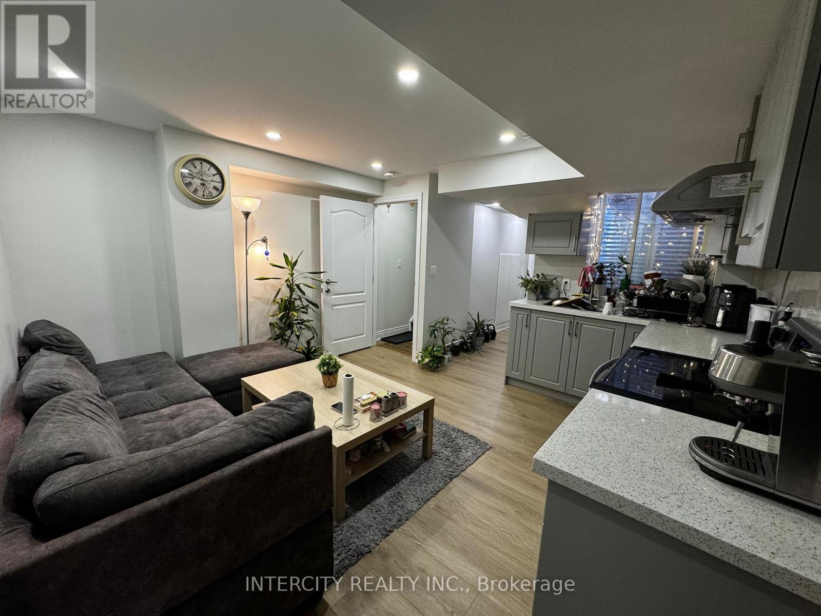 26 Block Road, Brampton, Ontario  L7A 5B2 - Photo 3 - W12715184