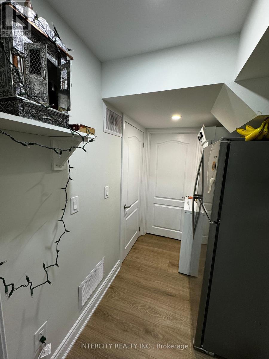 26 Block Road, Brampton, Ontario  L7A 5B2 - Photo 5 - W12715184