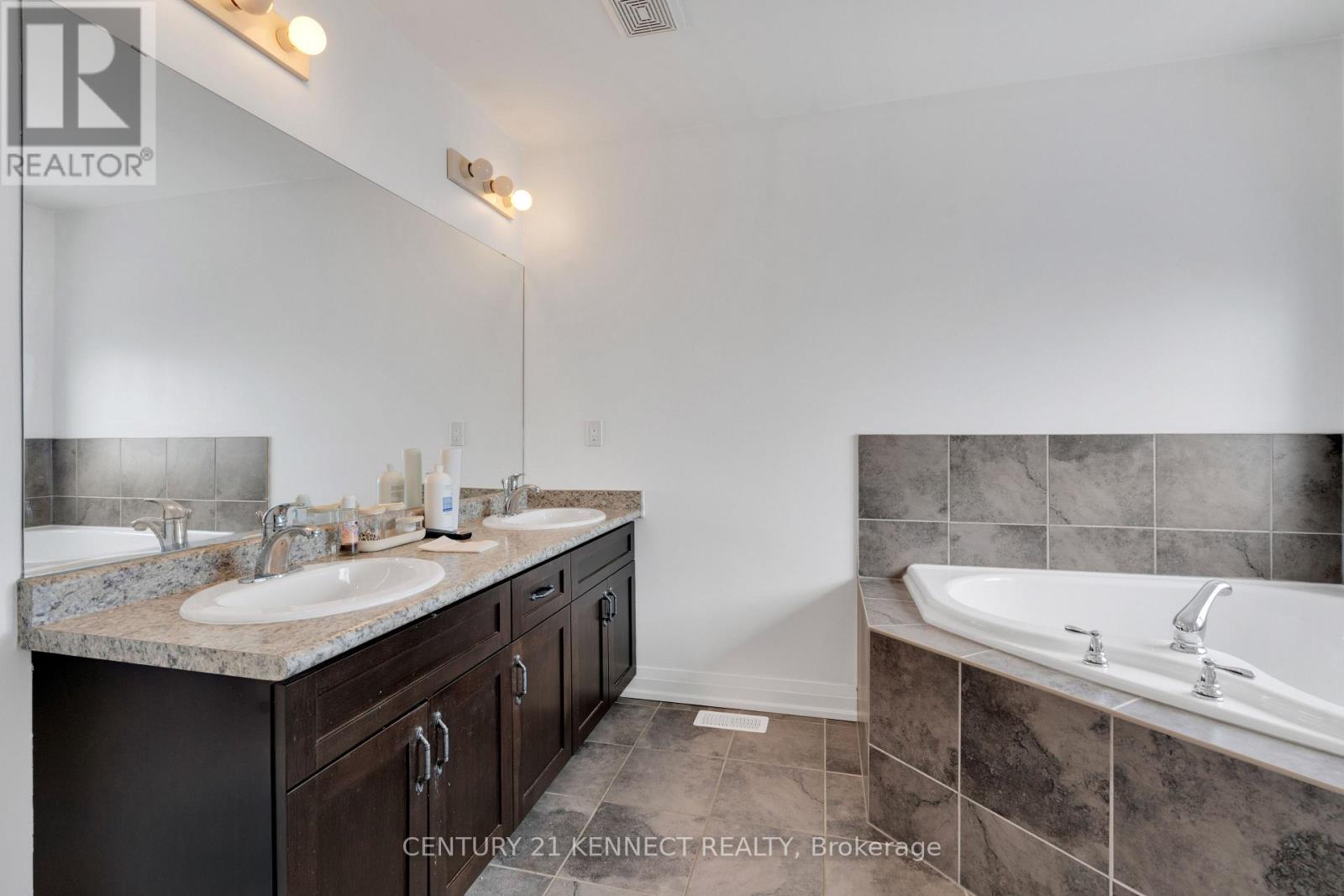 200 Courtney Crescent, Orangeville, Ontario  L9W 4S4 - Photo 17 - W12715194