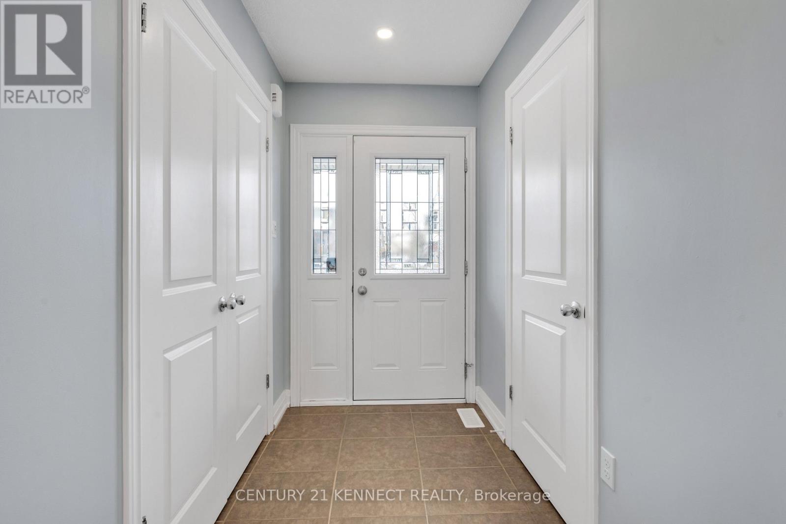 200 Courtney Crescent, Orangeville, Ontario  L9W 4S4 - Photo 3 - W12715194