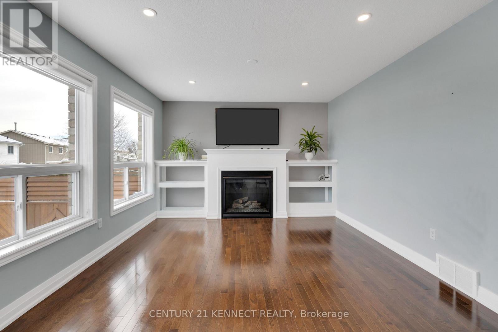 200 Courtney Crescent, Orangeville, Ontario  L9W 4S4 - Photo 4 - W12715194