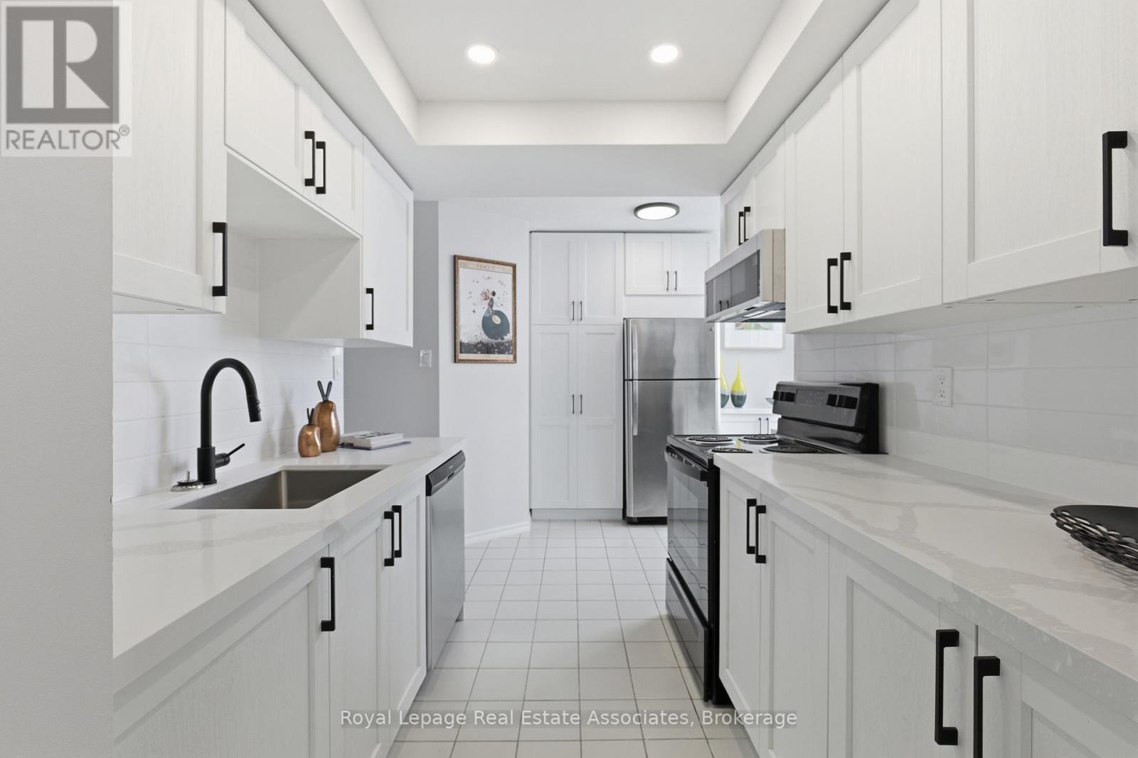 1004 - 10 Malta Avenue, Brampton, Ontario  L6Y 4G6 - Photo 3 - W12715196