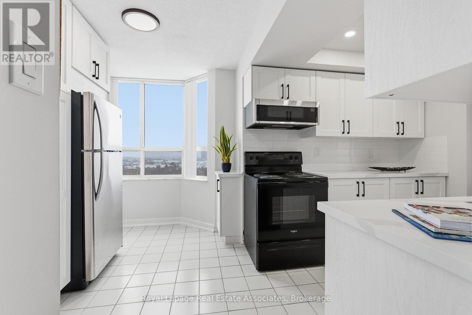 1004 - 10 Malta Avenue, Brampton, Ontario  L6Y 4G6 - Photo 4 - W12715196