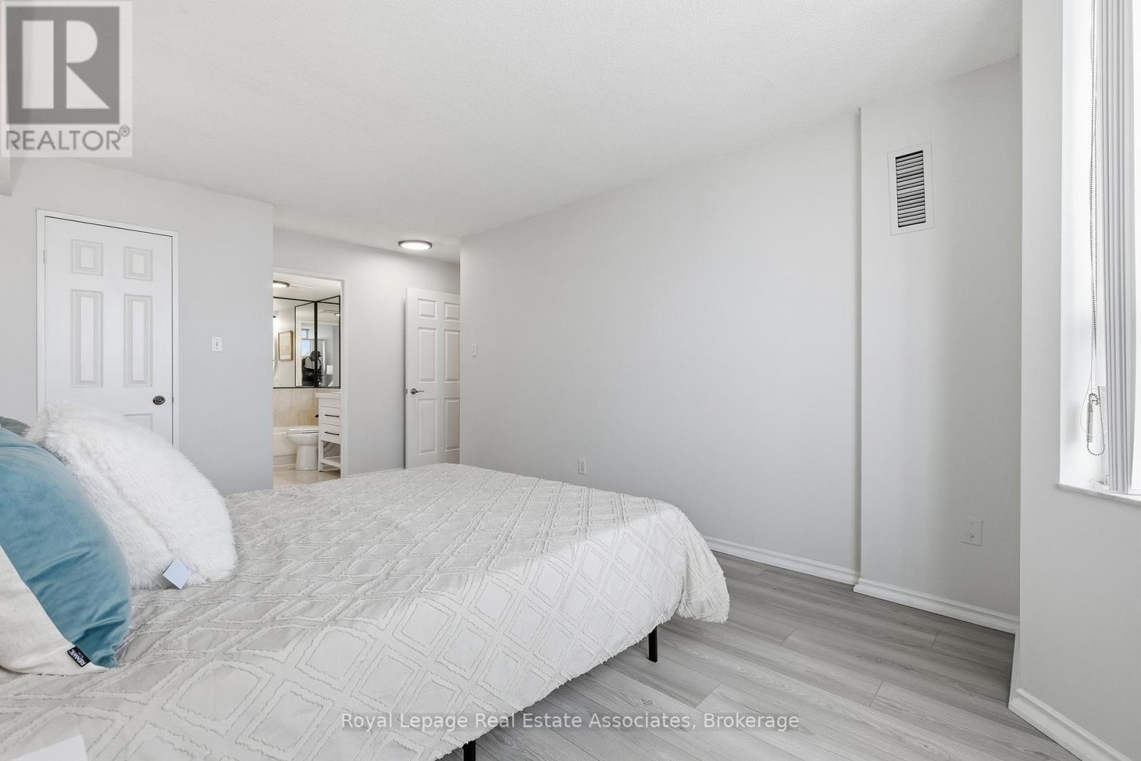 1004 - 10 Malta Avenue, Brampton, Ontario  L6Y 4G6 - Photo 9 - W12715196