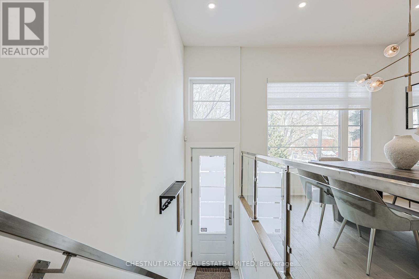 599 Soudan Avenue, Toronto, Ontario  M4S 1X1 - Photo 3 - C12715018