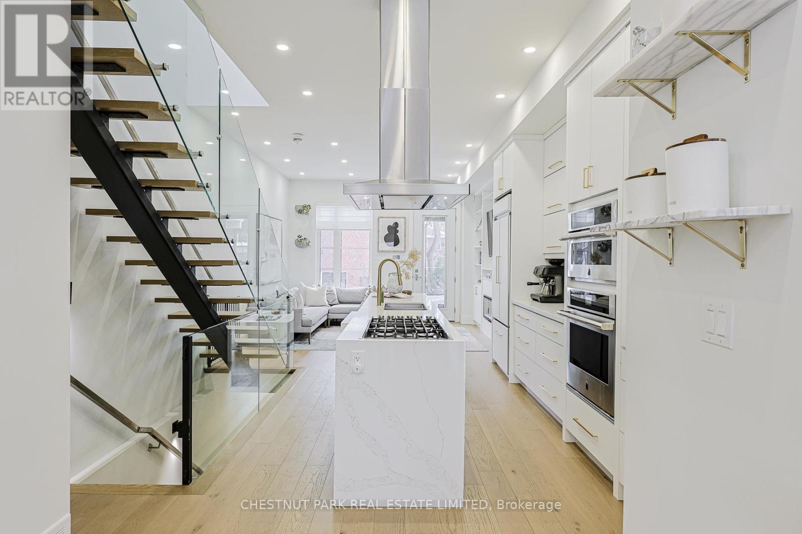 599 Soudan Avenue, Toronto, Ontario  M4S 1X1 - Photo 8 - C12715018