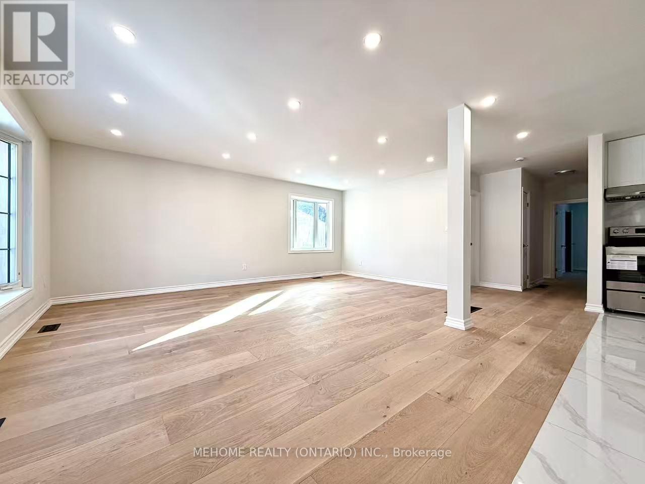 6 CLEMENTINE SQUARE, Toronto, Ontario