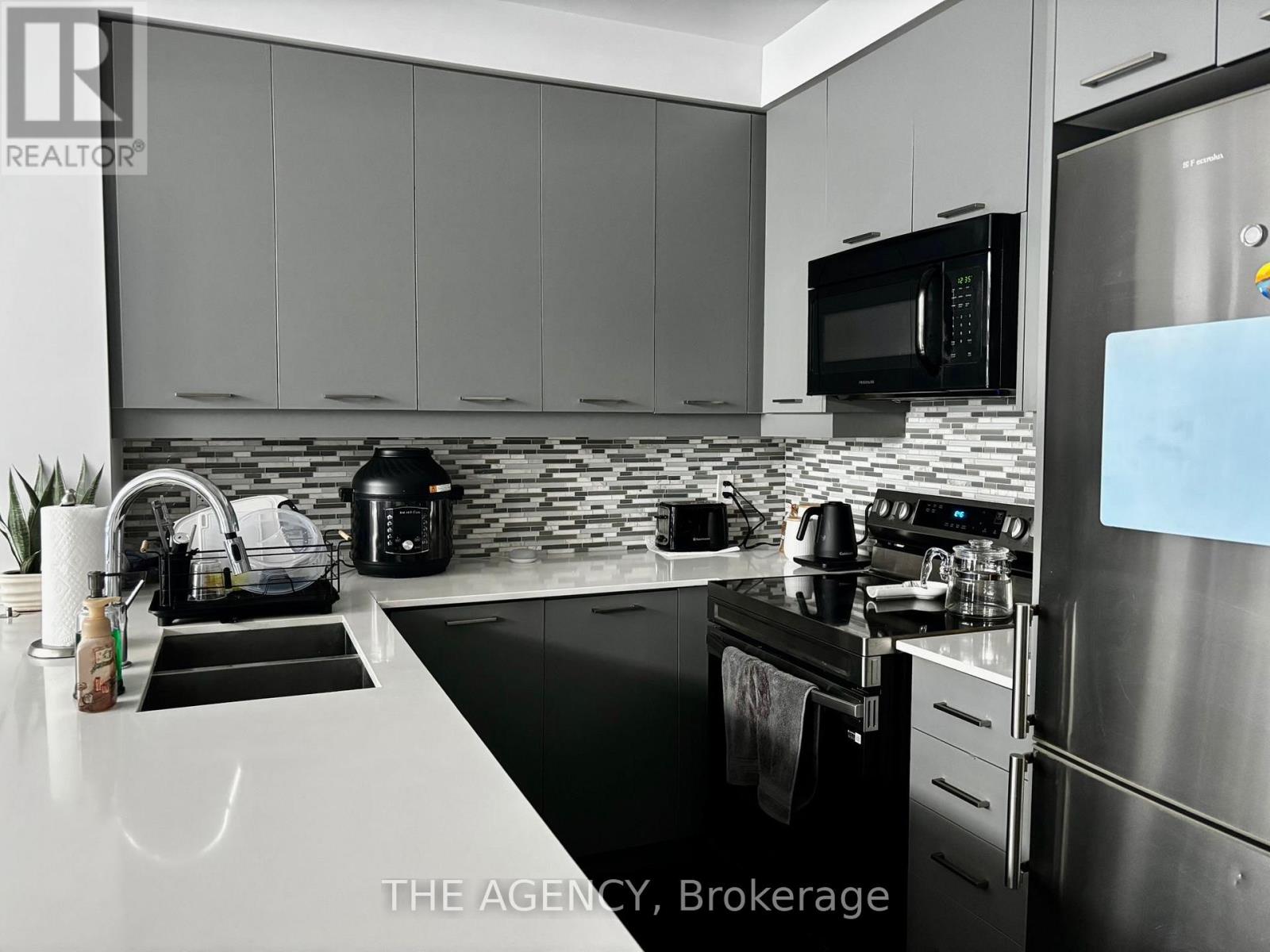 739 - 9471 Yonge Street, Richmond Hill, Ontario  L4C 0Z5 - Photo 13 - N12715048