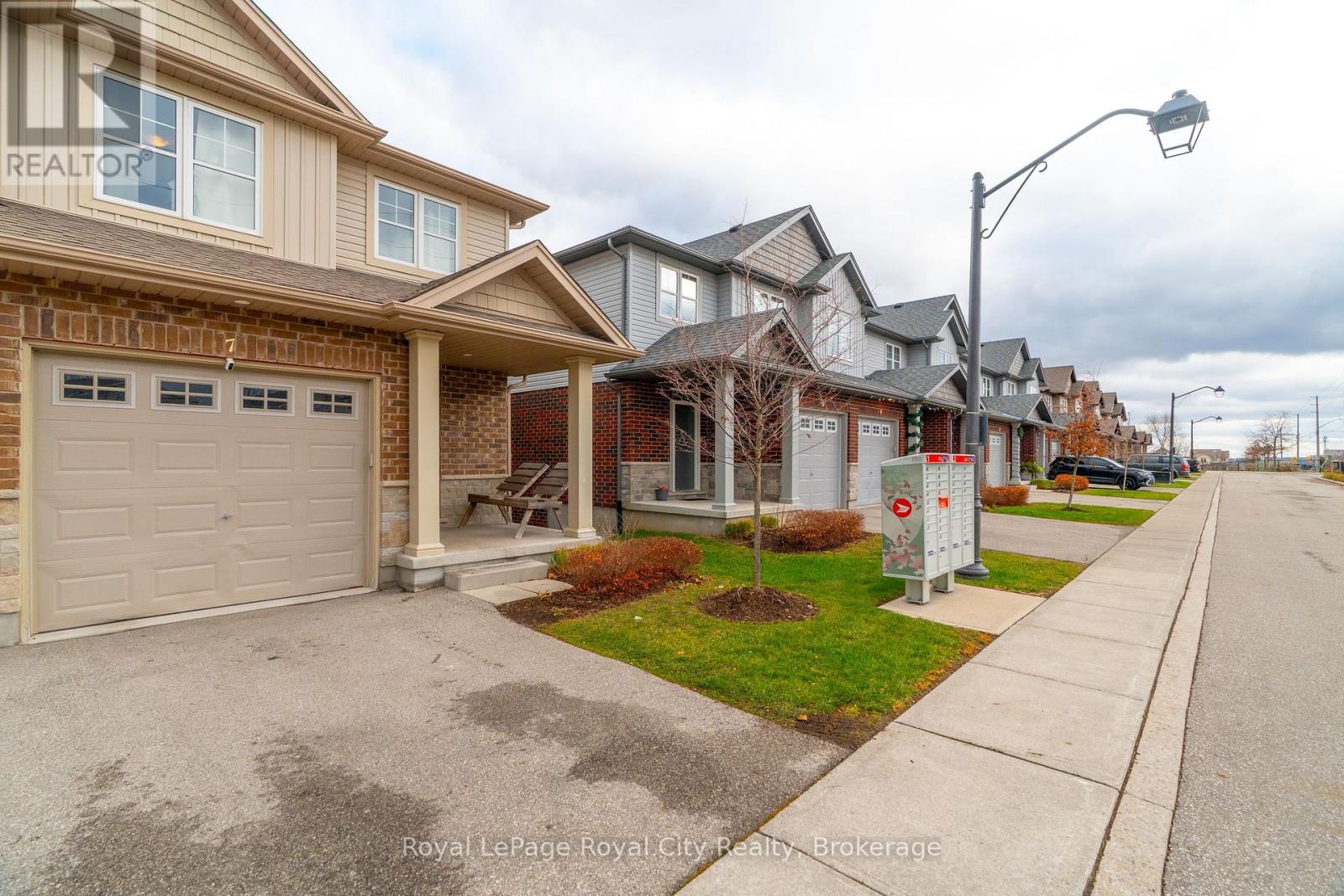 7 - 269 Watson Parkway N, Guelph, Ontario  N1E 0R3 - Photo 3 - X12715336