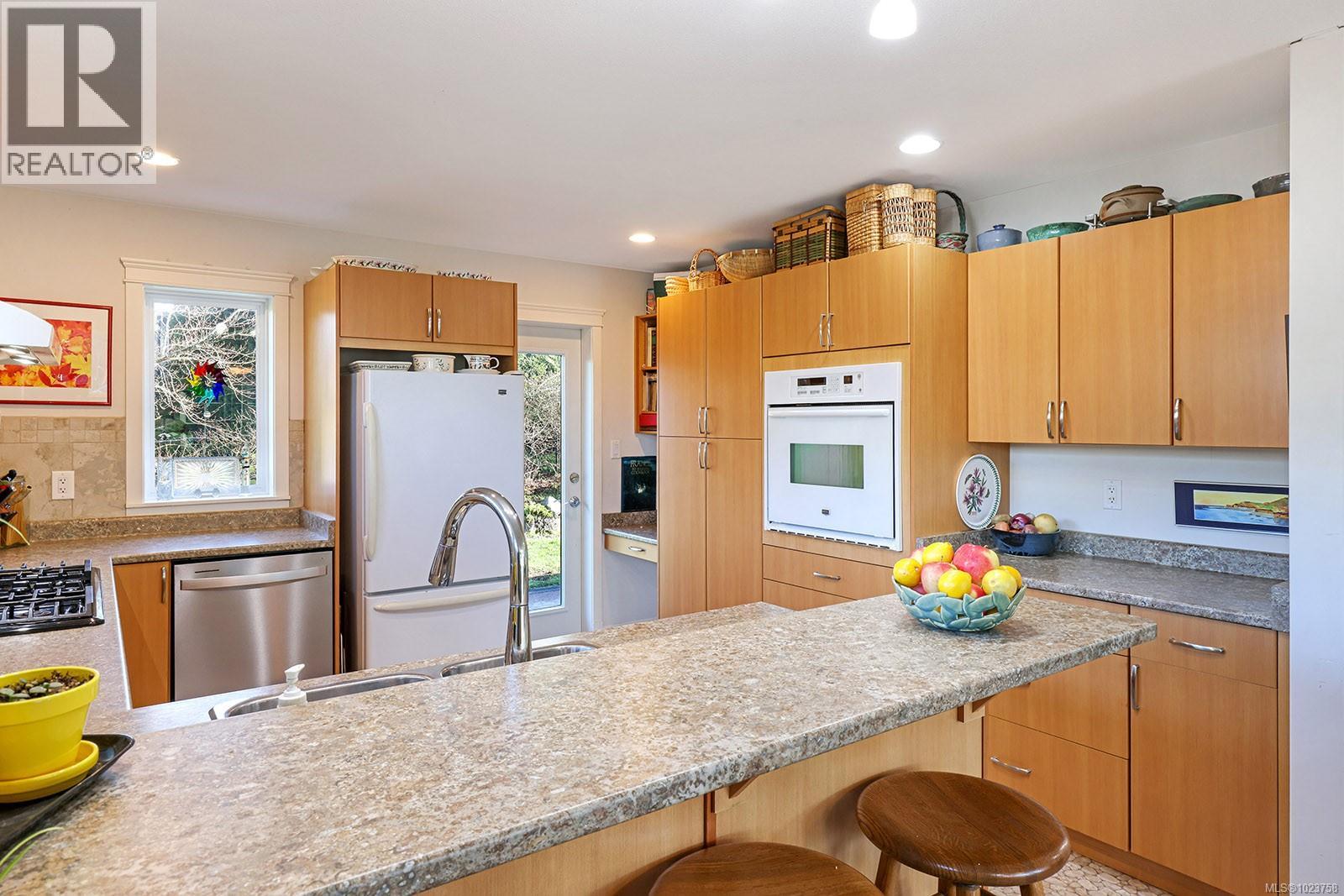 2471 Avro Arrow Dr, Comox, British Columbia  V9M 0A6 - Photo 14 - 1023758