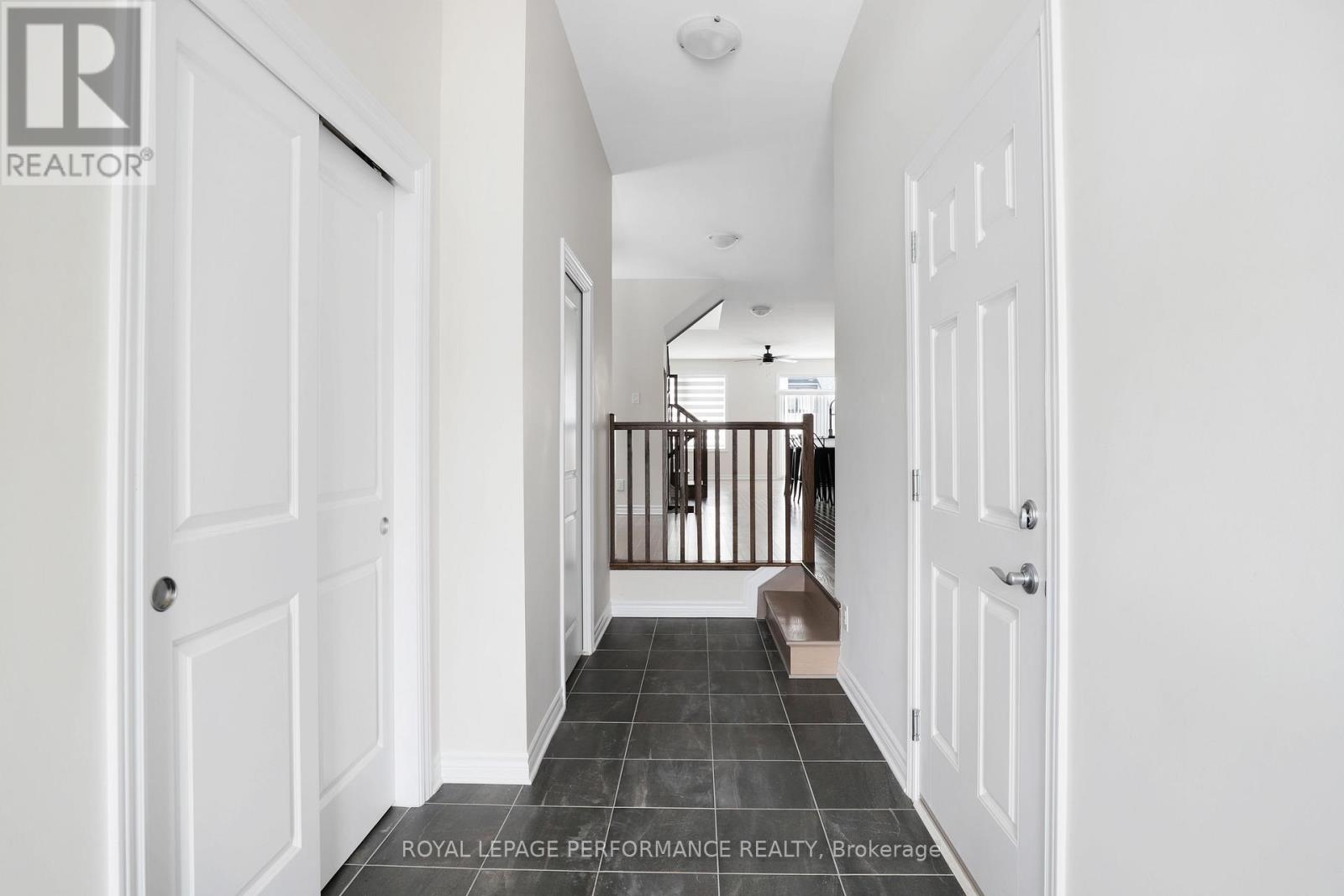 1011 Kijik Crescent, Ottawa, Ontario  K1X 0G9 - Photo 3 - X12715288